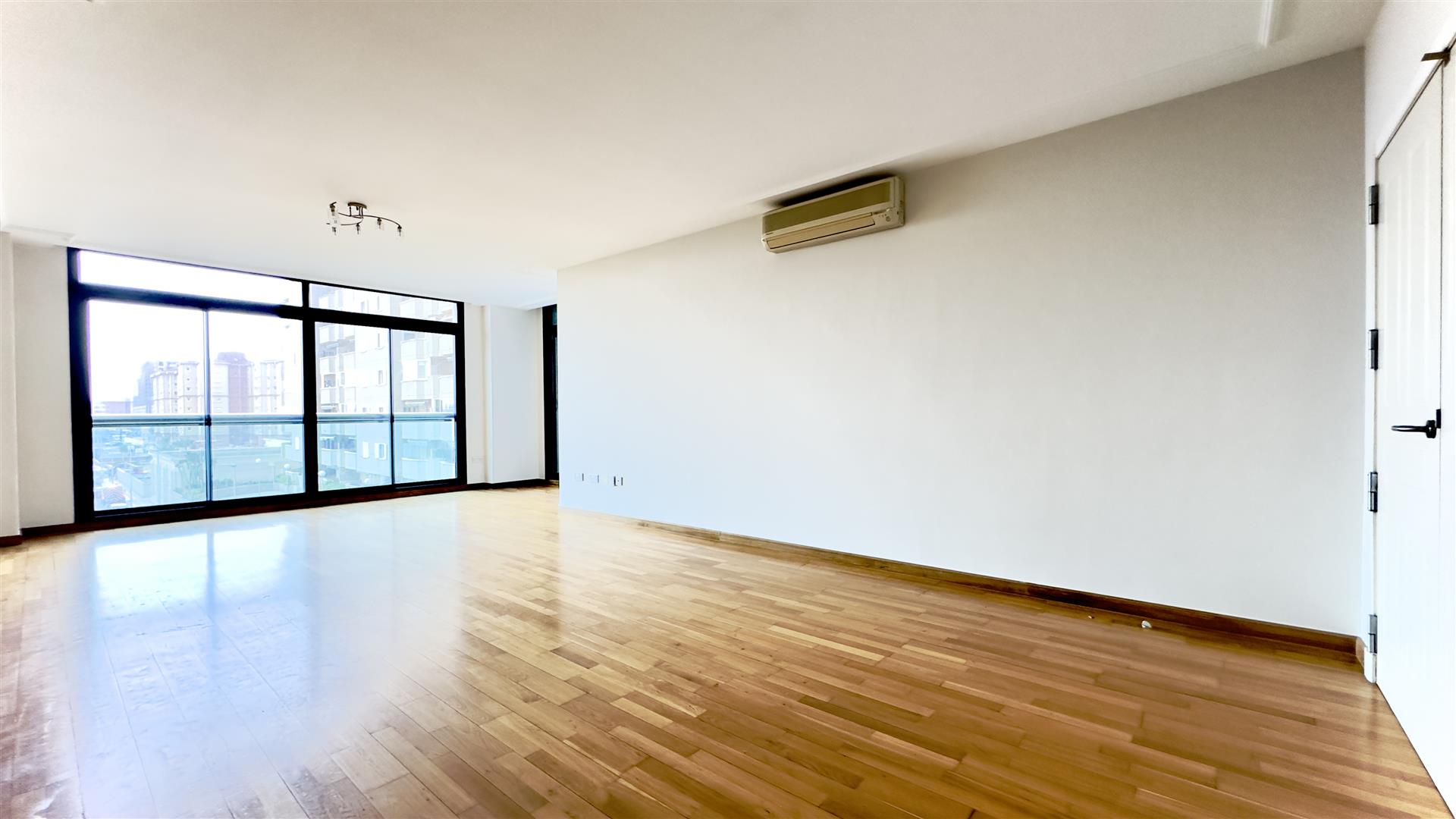 Image of Apartment - 4 Bedrooms - 2 Bathrooms for Sale in Europlaza-Gibraltar, Image 3